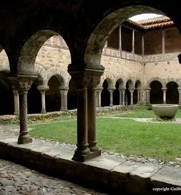 Visite de l'Abbaye de Lavaudieu, Cloître, Réfectoire et Jardins