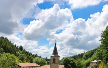 Nature et hameau préservé au site cistercien de Clavas
