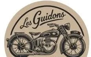 Exposition de motos et autos centenaires