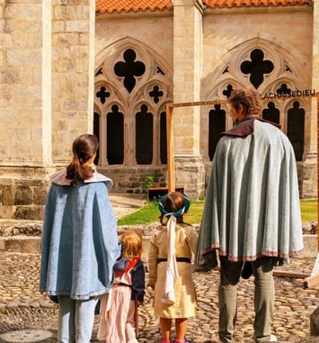 Visite libre de l'abbaye et jeux en accès libre dans le cloître